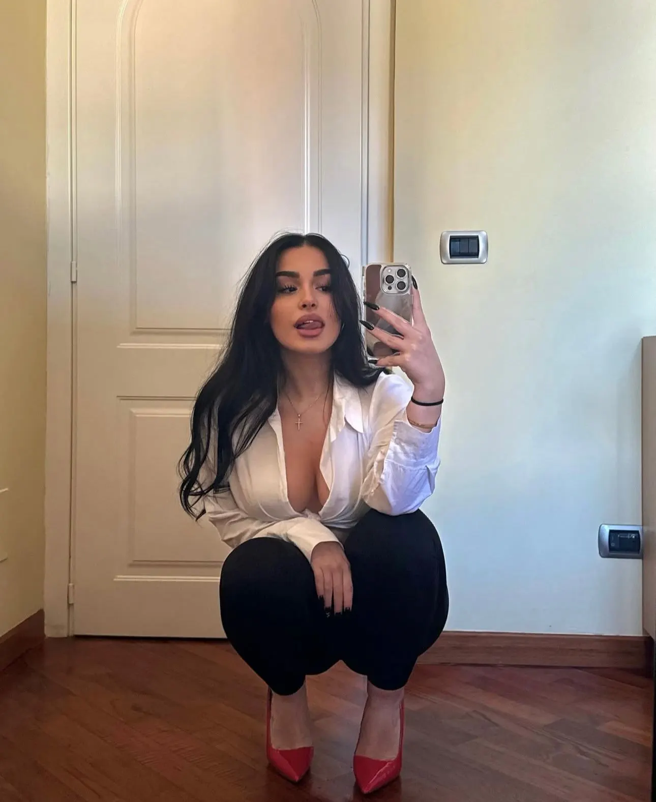 Julia Escort — Ankara'nın Gözden Kaçan Güzeli